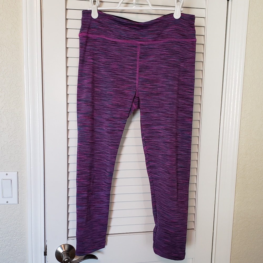Vogo Athletica Yoga Capris size Medium